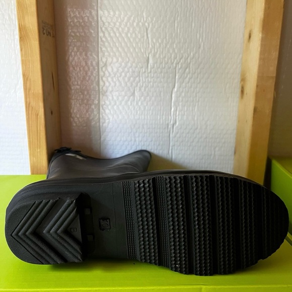 New! Women’s Gator Waders Rain Boots in Black - Picture 2 of 6